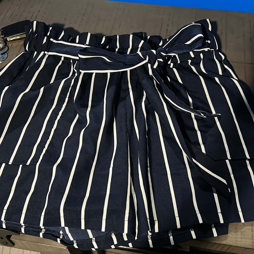 Navy blue and white shorts from shein size large
